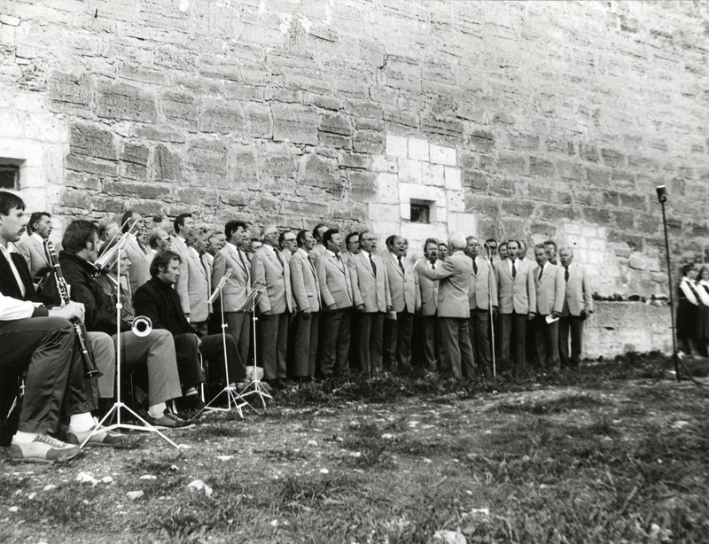 1941.a. suve massimõrva mälestusmiiting Kuressaare Lossihoovis