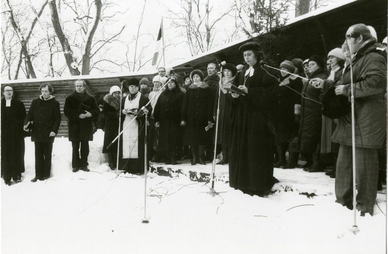 Eesti rahvuslipu pühitsemine ja Kuressaare linnuse Kaitsetorni heiskamine 1988