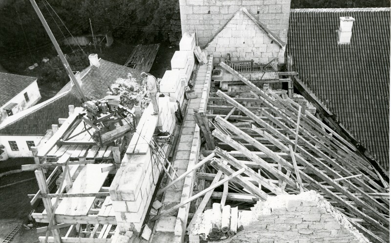 Kuressaare linnuse restaureerimistööd: vaade kirdetiiva kaitsegaleriile Kaitsetorni VII korruselt