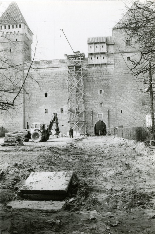 Kuressaare linnus: ettevalmistused Lossihoovi sillutamiseks