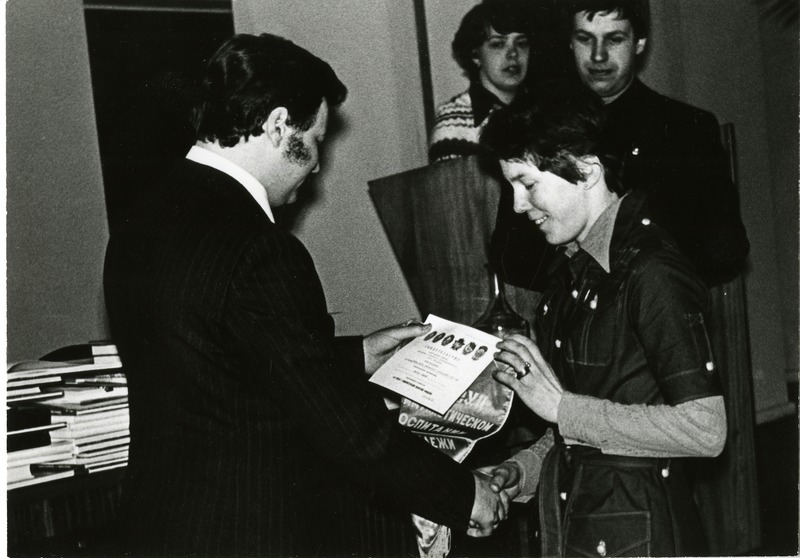 ELKNÜ Kingissepa Rajooniorganisatsiooni II pleenum: ülevaatuse Viime ellu NLKP XXV kongressi otsuseid võitjate autasustamine