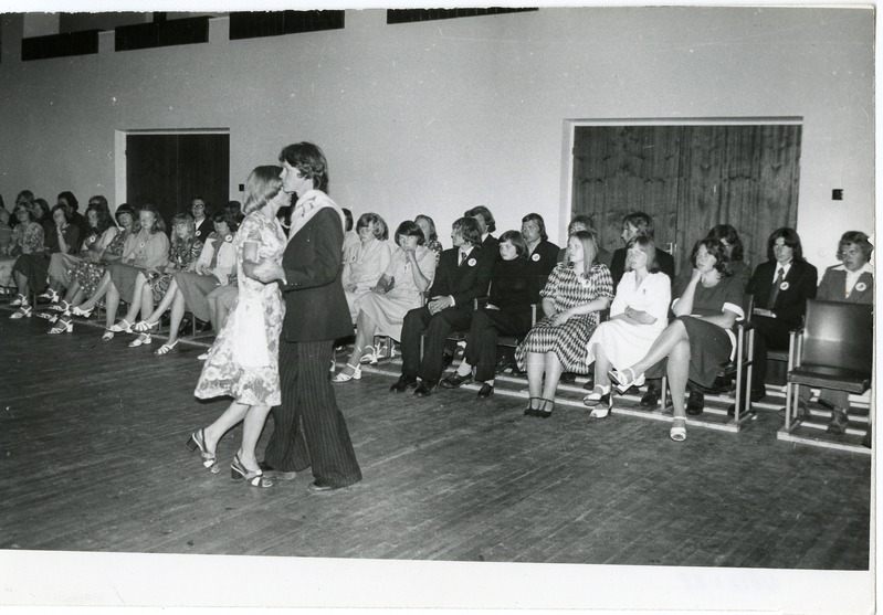 Kingissepa rajooni noorte suvepäevad: ball Salme kultuurimajas