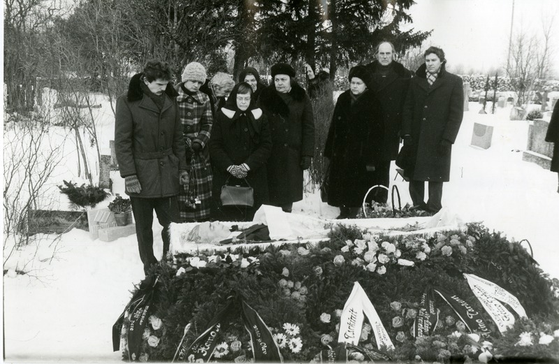 Heino Tarkini matused Kihelkonna kalmistul