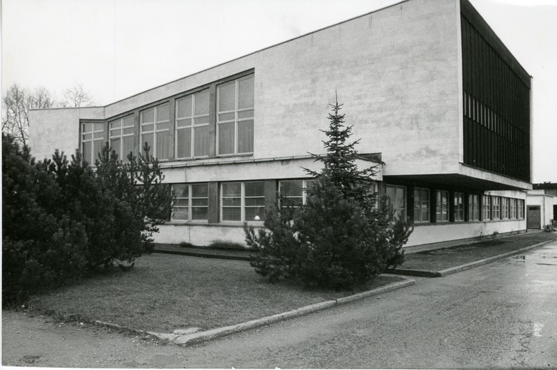 Orissaare kolhoosi klubi-administratiivhoone