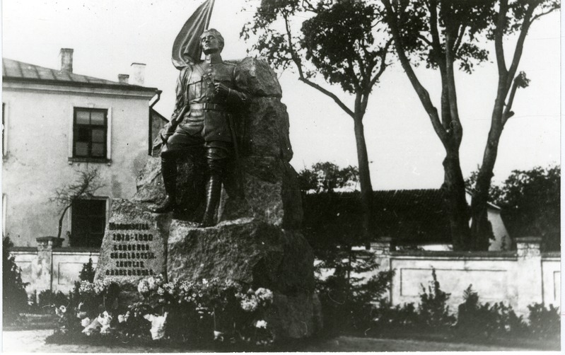 Kuressaare Vabadussõja monument pärast avamist