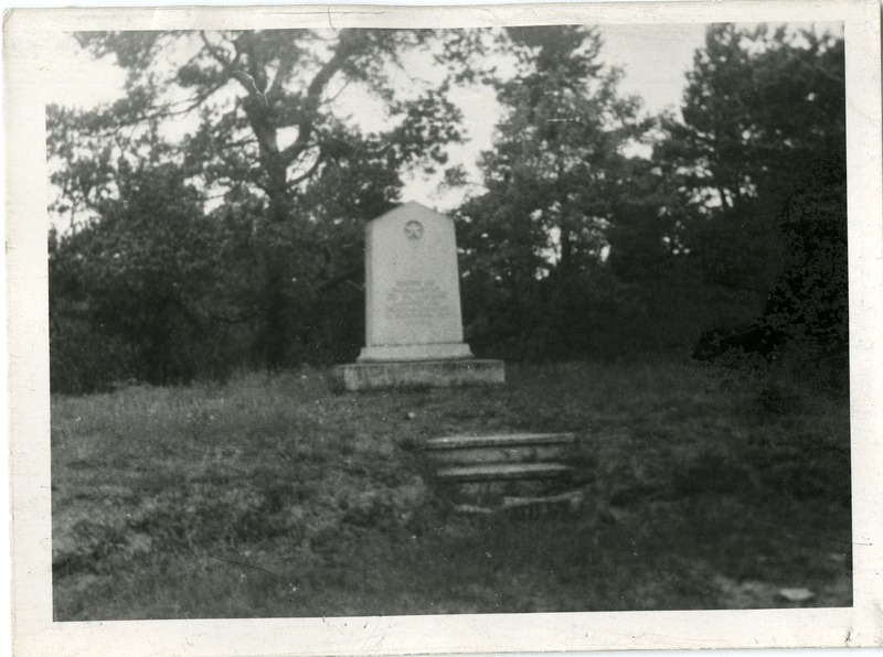 II maailmasõja monument Liiva-Putla männikus