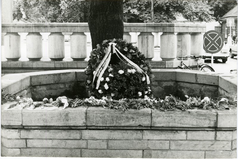 Saaremaa Rahvarinde korraldatud miiting Kuressaare Vabadussõja monumendi avamise 60. aastapäeval