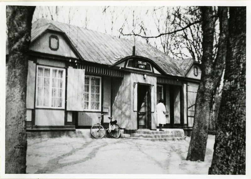 Kuressaare linn: Pargi einelaud Allee tänava ääres, endine raudteejaam. 1960. aastad.