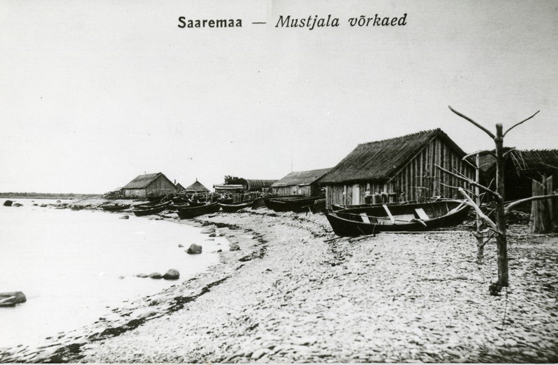 Võrgumajad, võrkaiad ja paadid Panga rannas. 1930. aastate II pool.