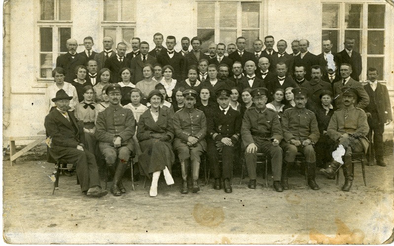 Õpetajate täienduskursustest osavõtjad Kuressaares