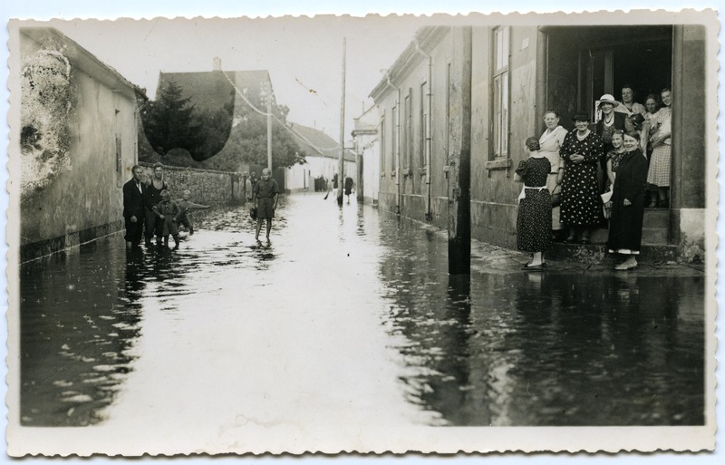Üleujutus Kuressaares Kohtu tänaval