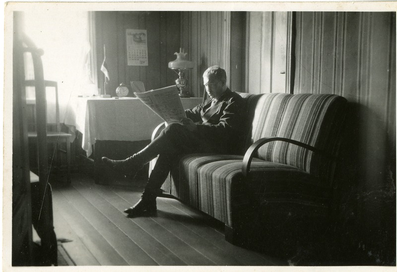 August Paas oma korteris Kuressaares