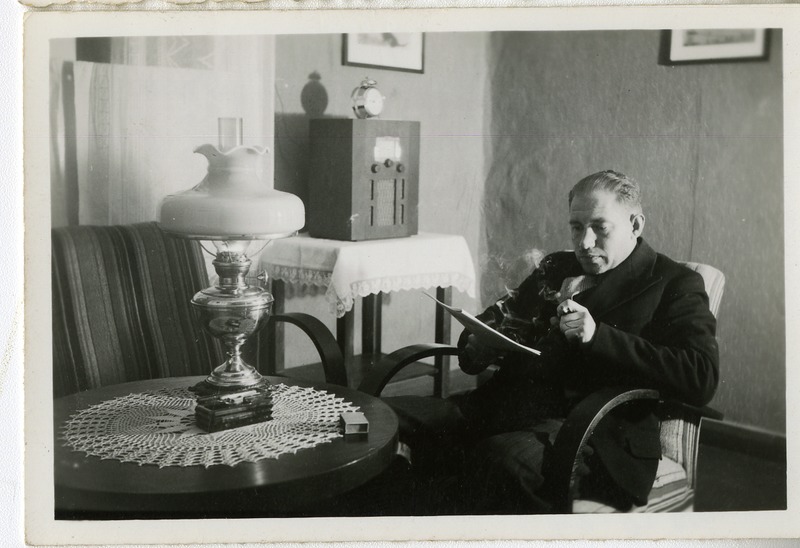 August Paas oma korteris Kuressaares