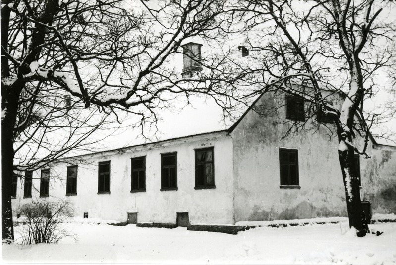 Tõlluste mõisa peahoone