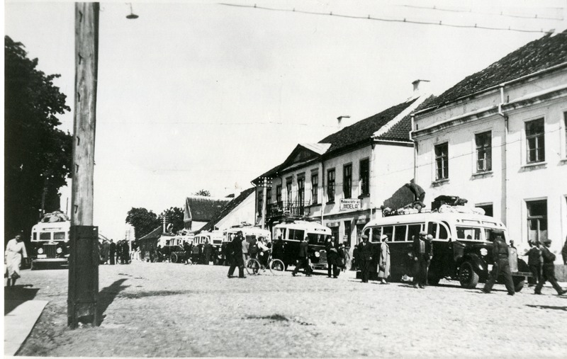 Busside peatus Kuressaare kesklinnas