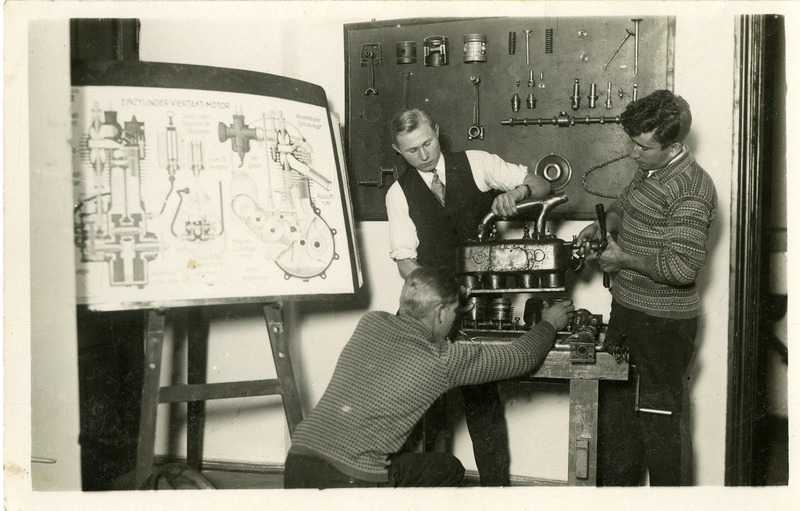 Traktoristide kursused Kuressaare Tööstuskoolis