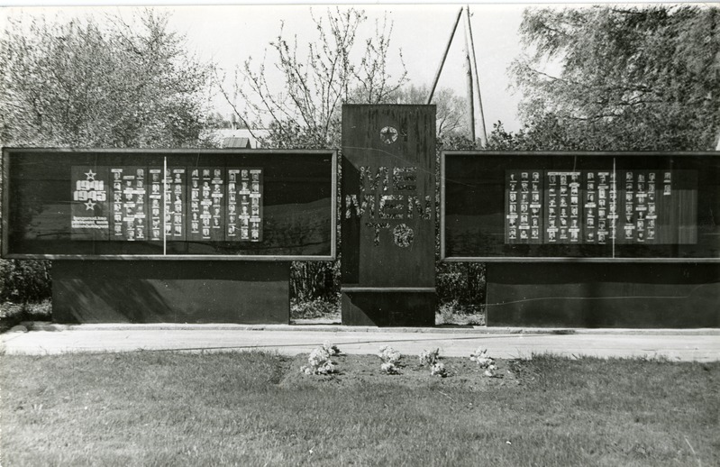 Mälestusstend Leisi vallast pärit hukkunutele