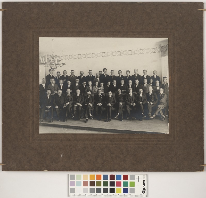 Saaremaa Maavalitsuse poolt korraldatud vallasekretäride täienduskursustest osavõtjad