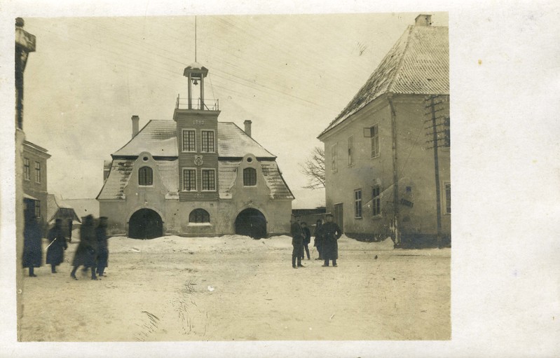 Kuressaare linn: vaade tuletõrjedepoole. U. 1909. a.