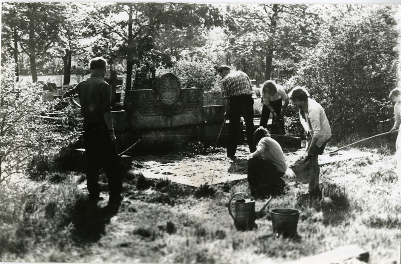 Jakob Rehe haua korrastamine Saaremaa muuseumi töötajate poolt