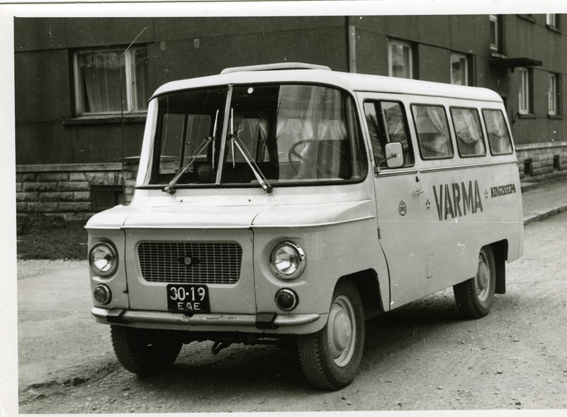 Varma furgoonautost NYSA-521 ümberehitatud autobuss