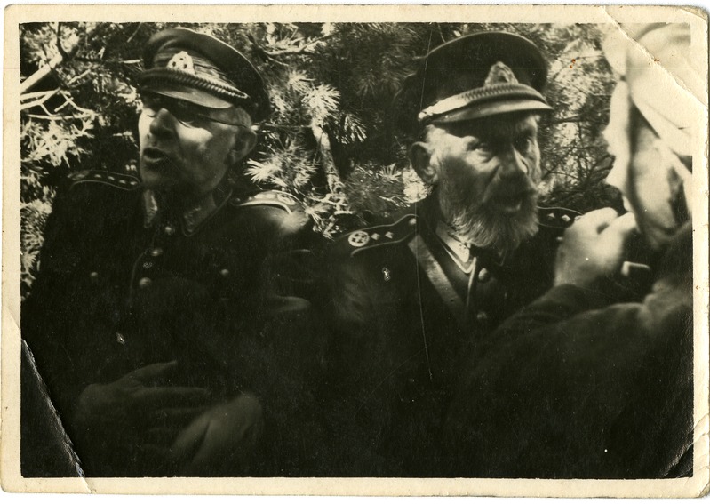 Divisjonipäev Muhus. Vasakult esimene Boris Müürsoo. 1948. a.