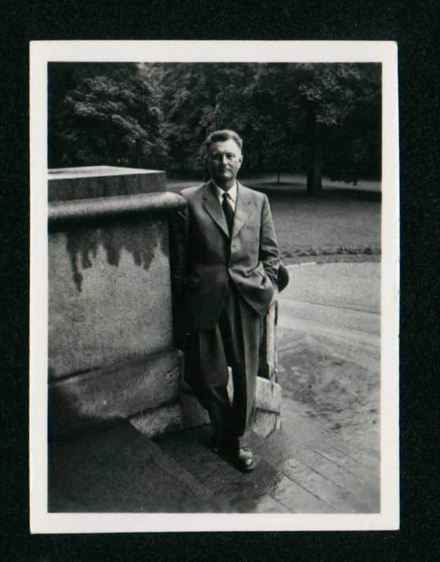 Gustav Ränk Lundi Ülikooli Raamatukogu trepil