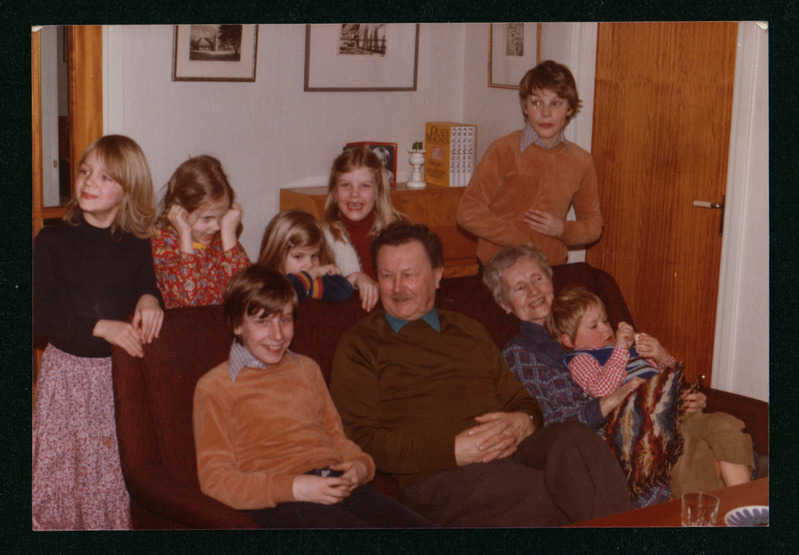 Aino ja Gustav Ränk lastelastega