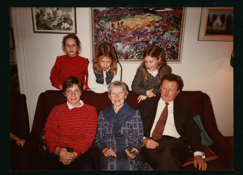 Aino ja Gustav Ränk lastelastega