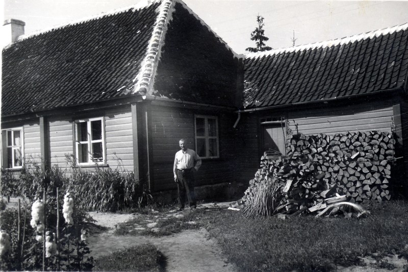 Gottlieb Kukk oma koduõues