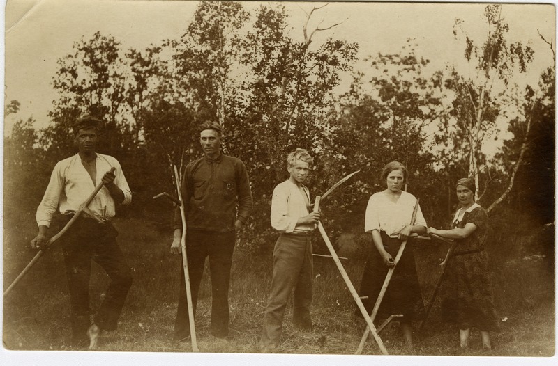 Heinategu Kärla vallas Paikülas Sassi talus.