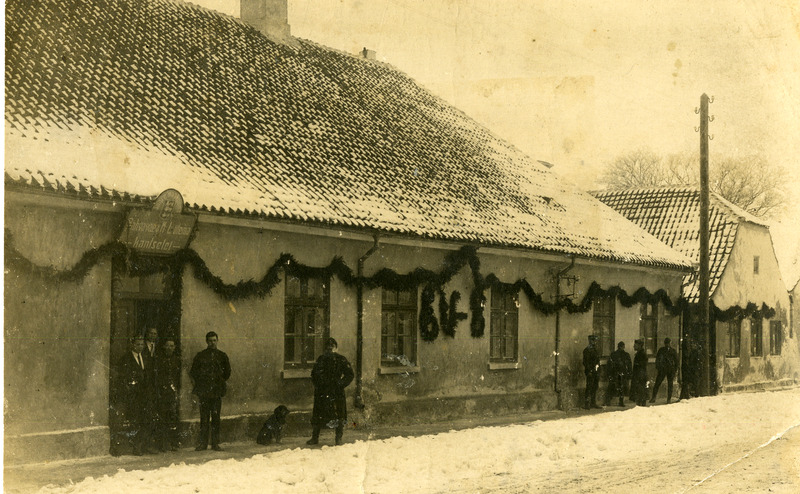 Kuressaare, Pikk 42 ehituna Eesti Vabariigi aastapäeval
