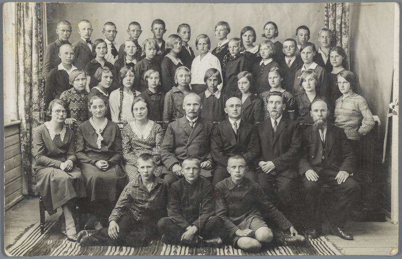 Kuressaare linna algkooli õpilased ja õpetajad