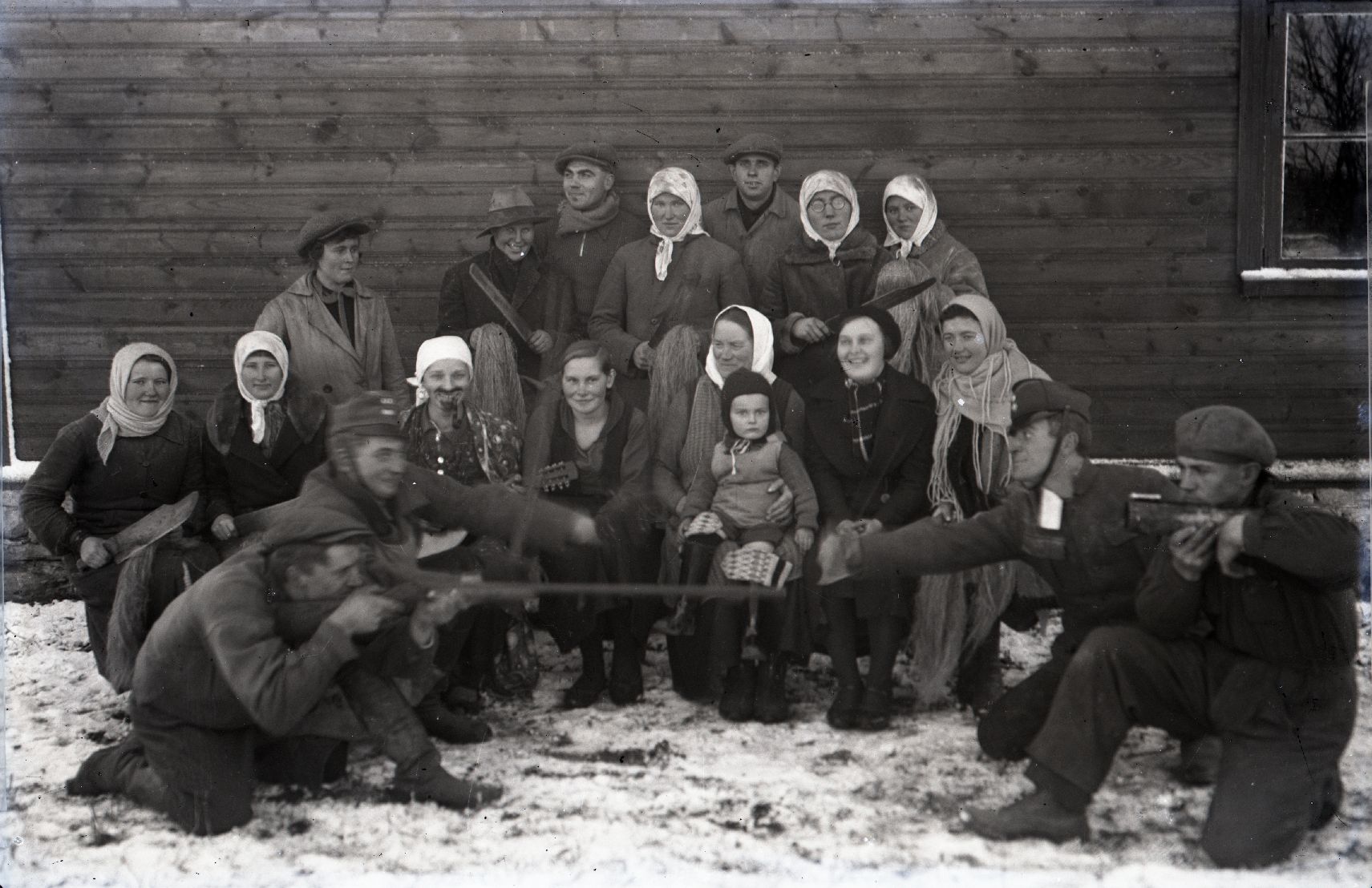 Saaremaa, naljapilt linatalgute lõpetamiselt
