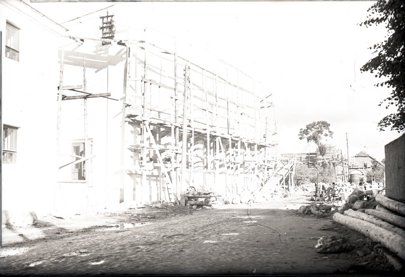 Ekektrijaama hoone ülesehitamine 1945-47 (Tolli 27;  õhiti 1944.a. sügisel; valmis 1947.a. oktoobris). Hoone tellinguis.