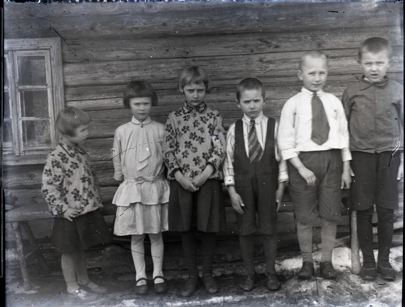 Grupp Muhu lapsi pidurõivais. U. 1933.a.