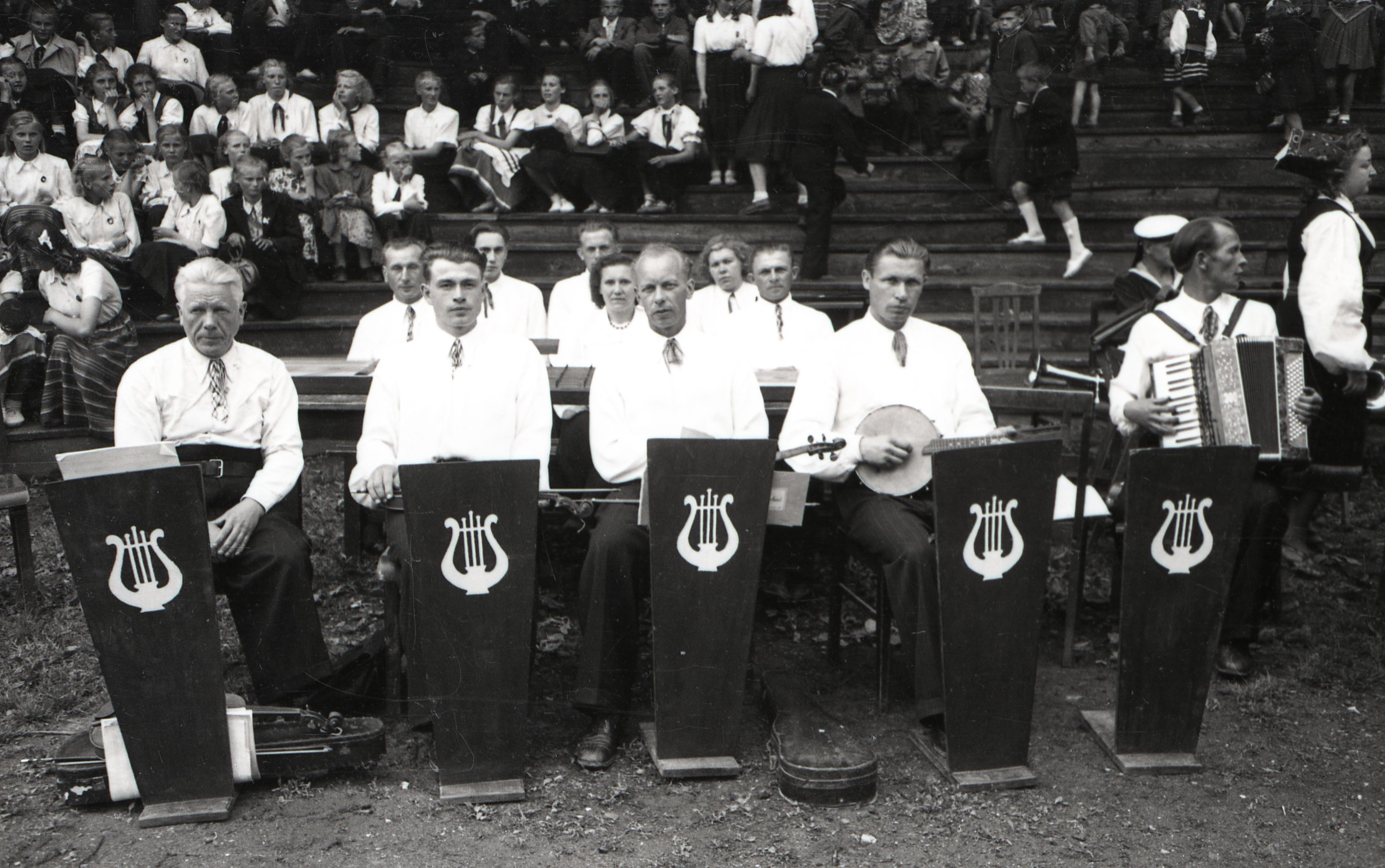 Kingissepa rajooni laulupidu 1955. aastal: Orissaare rahvapilliorkester