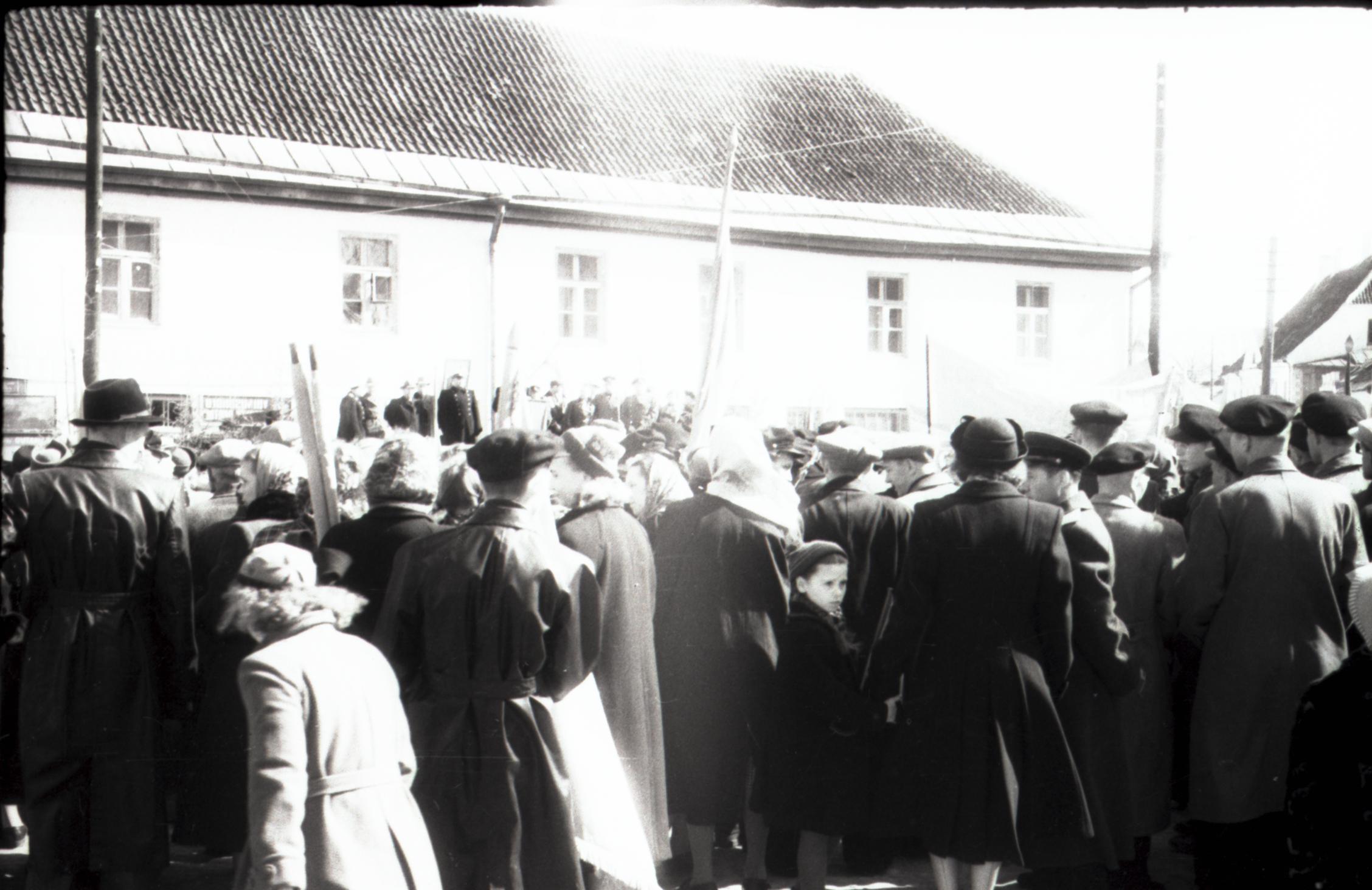 1956. aasta 1. mai miiting Kuressaare kesklinnas