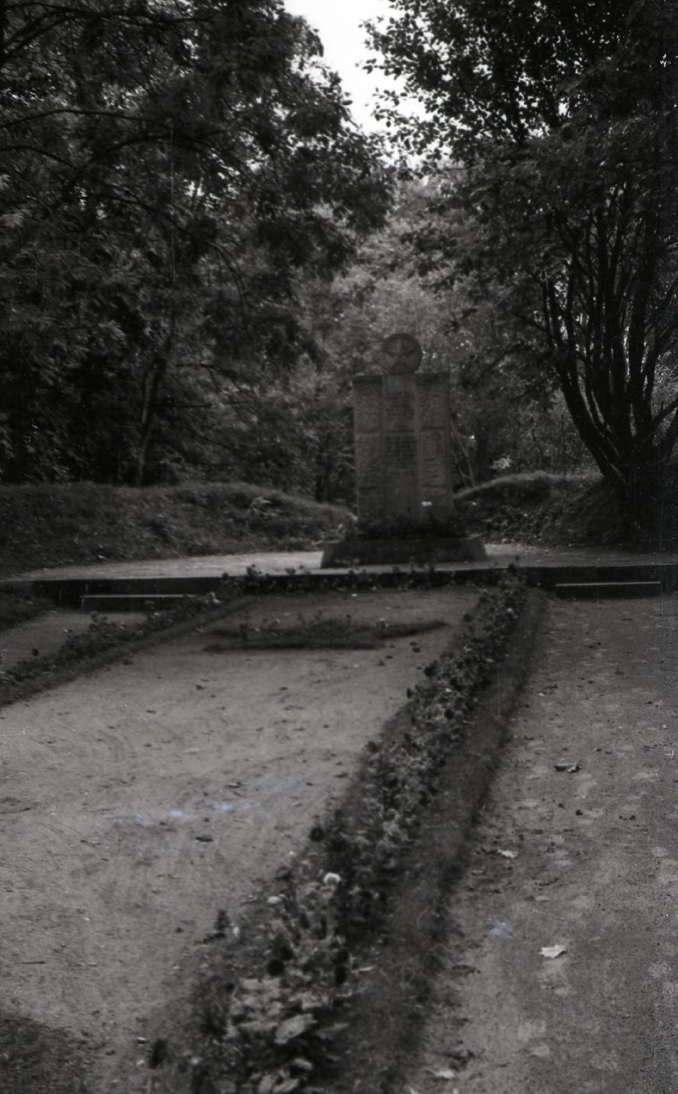 Fašismiohvrite haud Väikesel linnapel