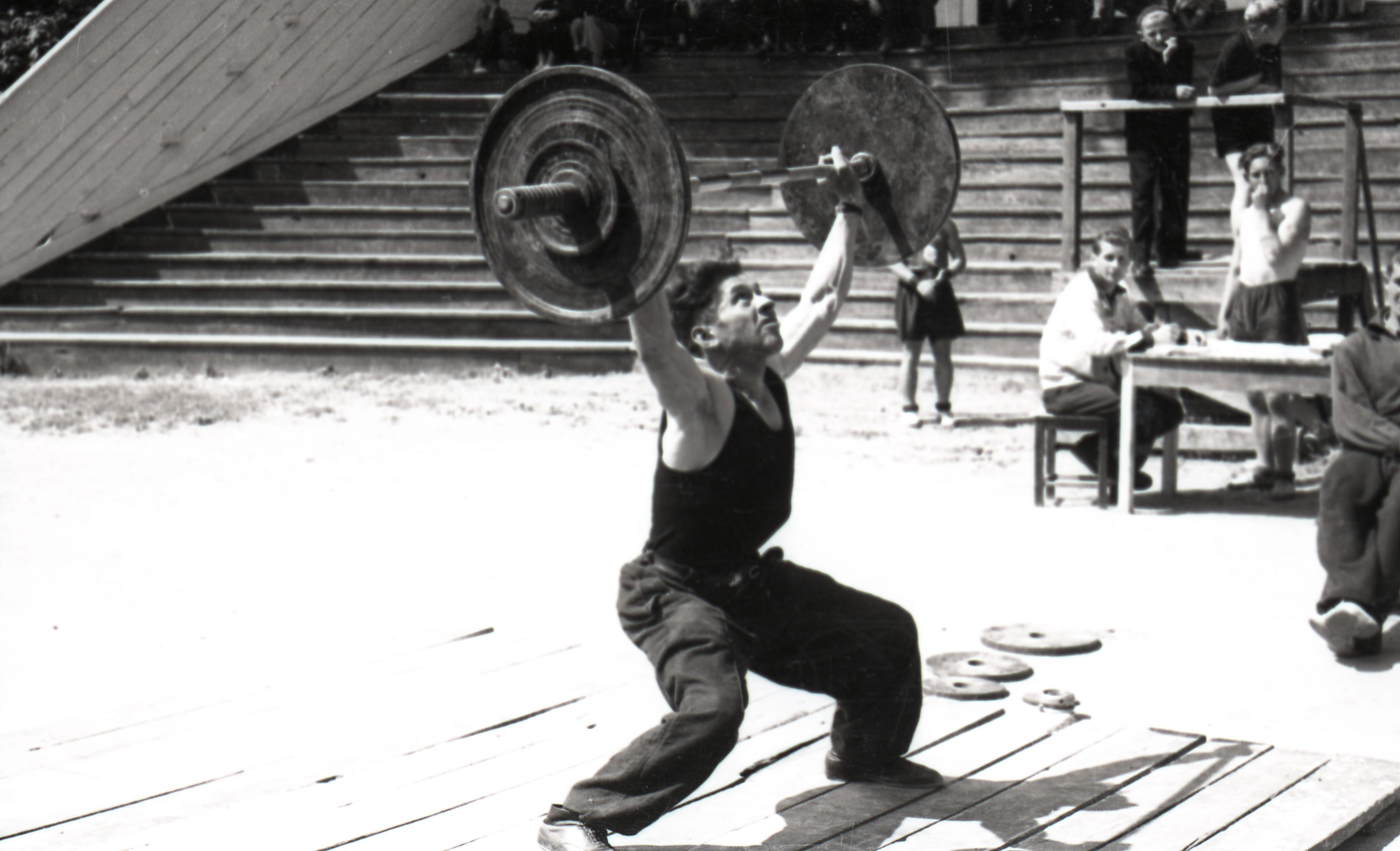 Rajooni 1956. aasta suvespartakiaad Lossihoovis: tõstevõistlused