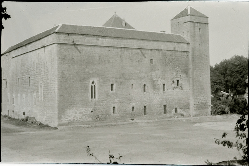 Kuressaare linnus, vaade kagust