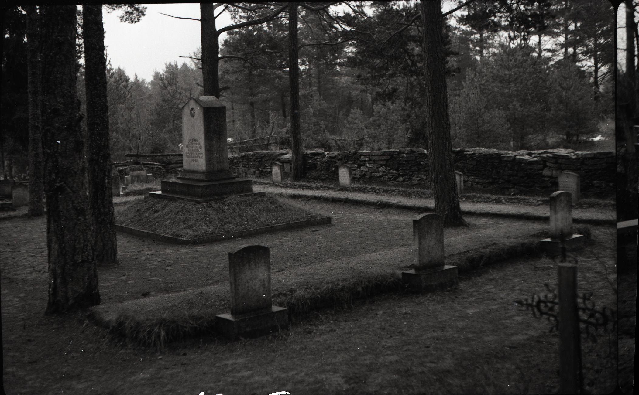 II maailmasõja monument Kärla kalmistul