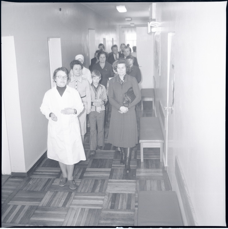 Valentina Tereškova külastamas Kingissepa Lastepolikliinikut. 1979. a.