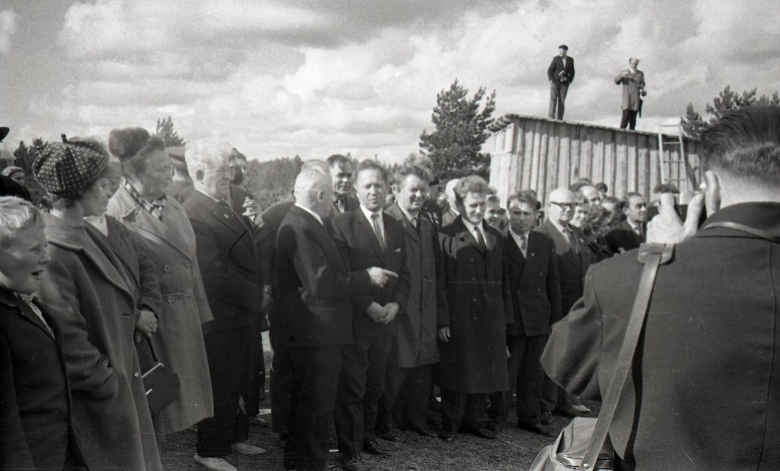 Nurgakivi panek Tehumardi mälestusmärgile