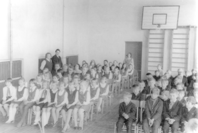 Saatse. Aktus Satserinna 8-kl. kooli aulas