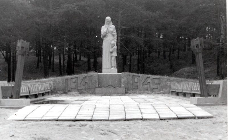 Mälestussammas Petseri kalmistul
