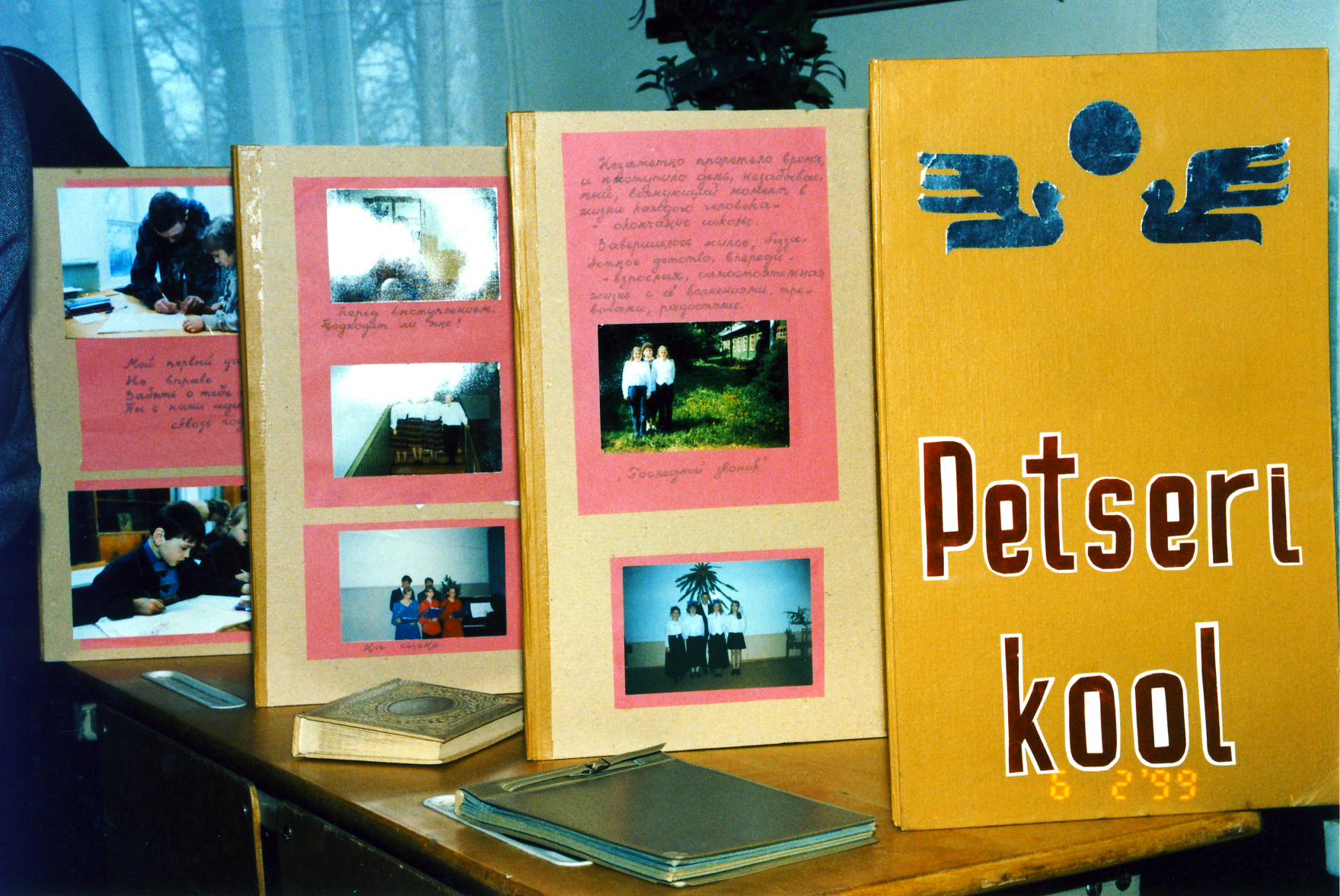 Petseri Eesti Kooli 80.aastapäev. Kooli ajalugu kajastav näitus.