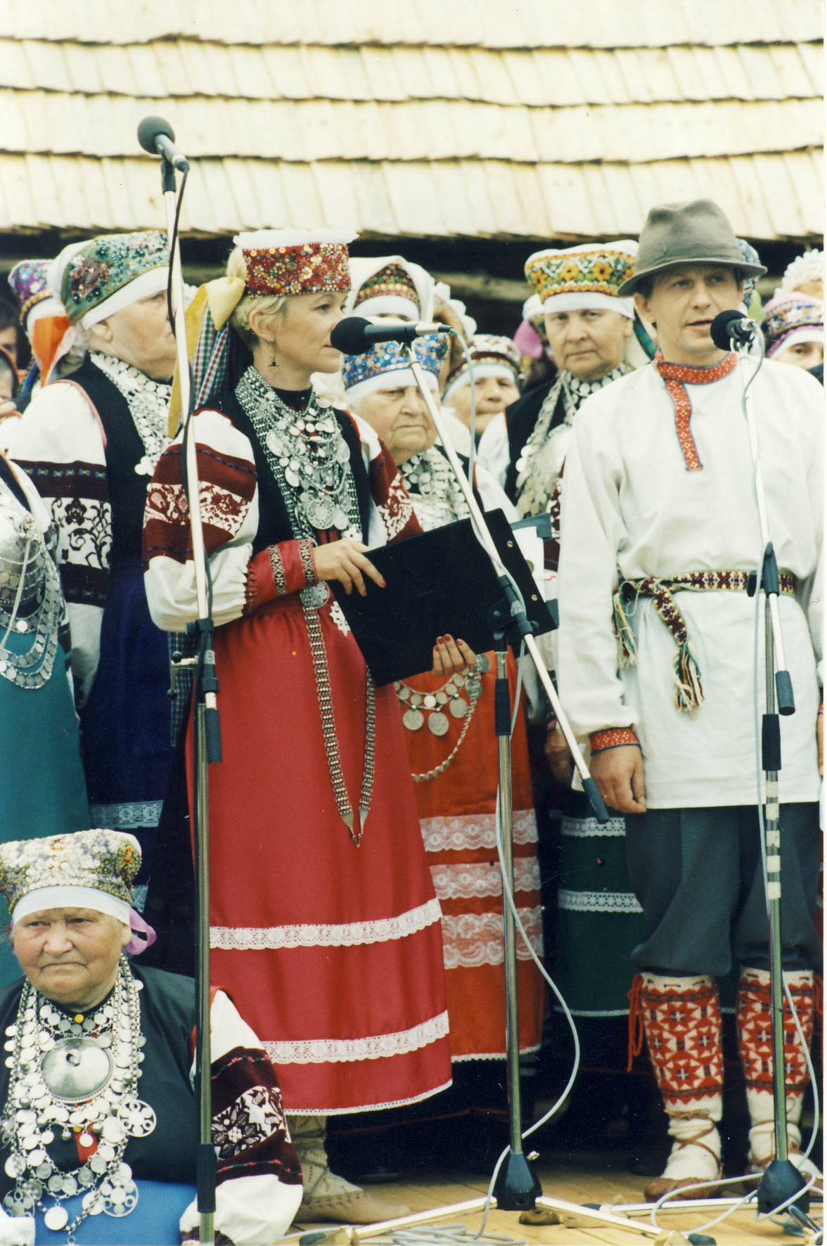 VIII Leelopäev.Peojuhid ühendkoori ees.