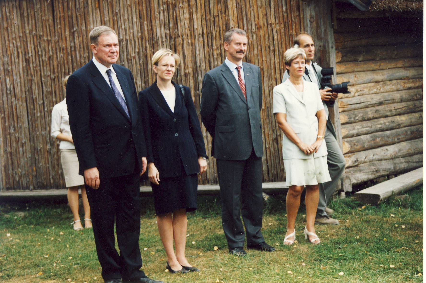 Soome Vabariigi peaministri visiit Setomaale. Soome ja Eesti peaministrid abikaasadega Setu Talumuuseumis.