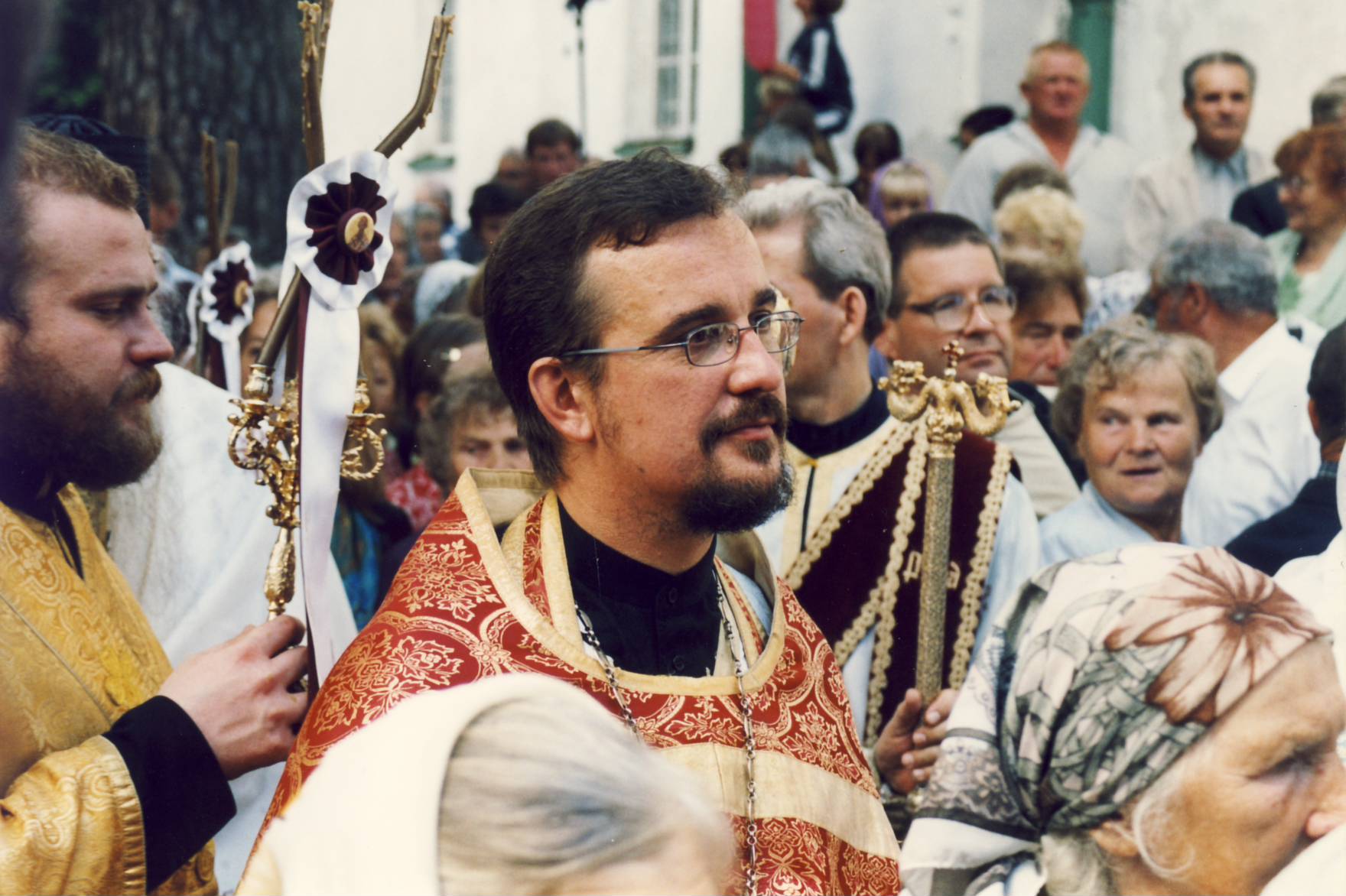 Päädnitsapäev Saatses.Ristikäik ümber kiriku.